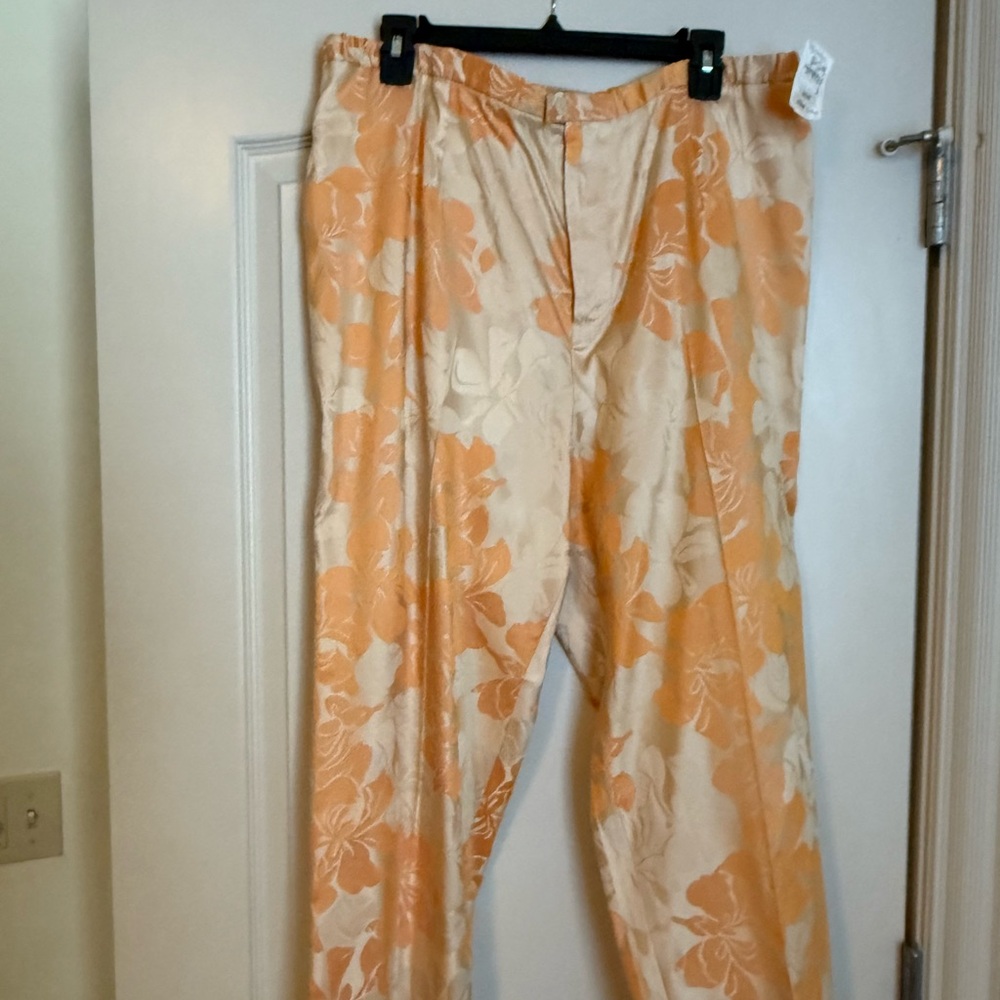 Floral Patterned women’s Capri Pants new with tags. Original price over $300